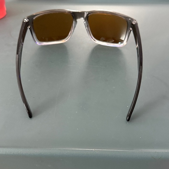 Oakley men’s Blue Lens Sunglasses - Picture 4 of 8